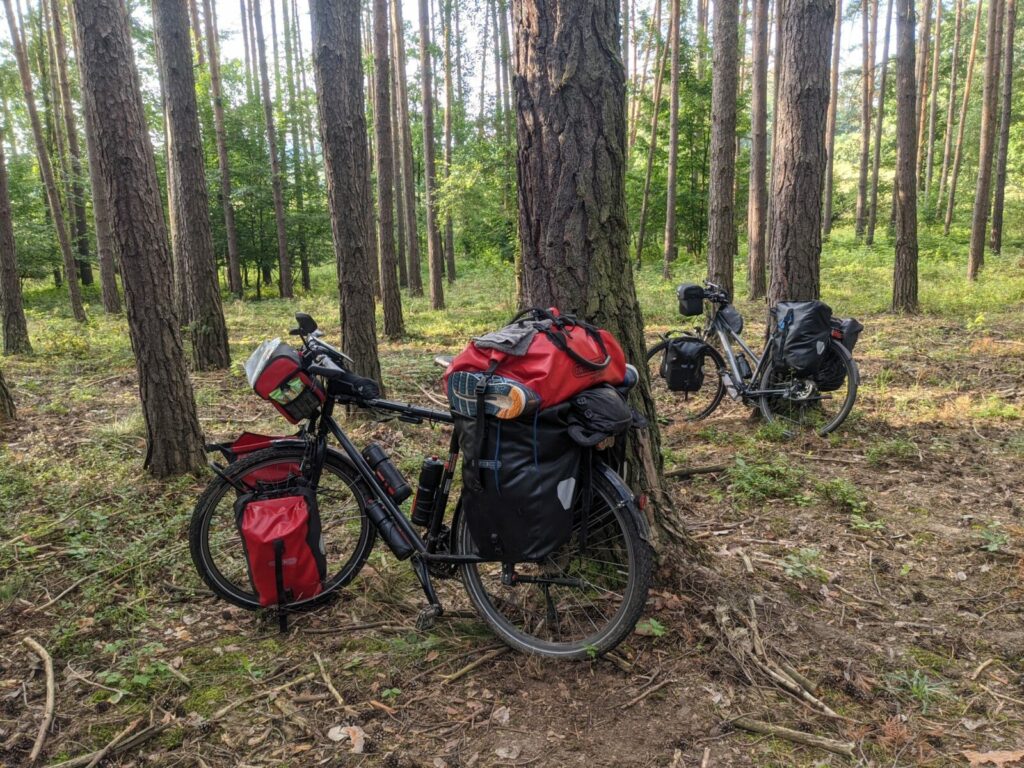 Les accessoires du vélo de voyage : bien équiper son vélo