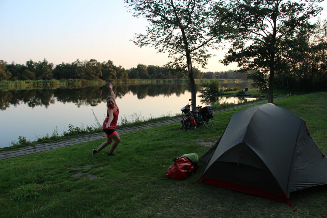 Le matériel de camping pour le voyage à vélo
