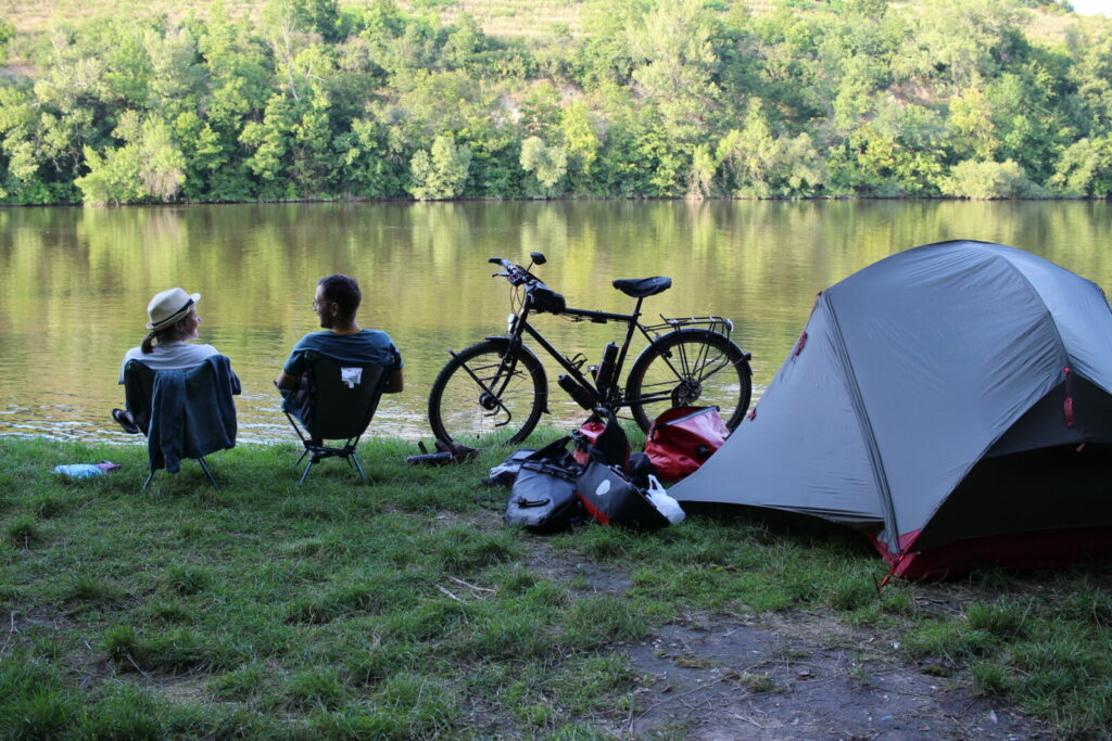 Trouver un lieu de bivouac en voyage à vélo