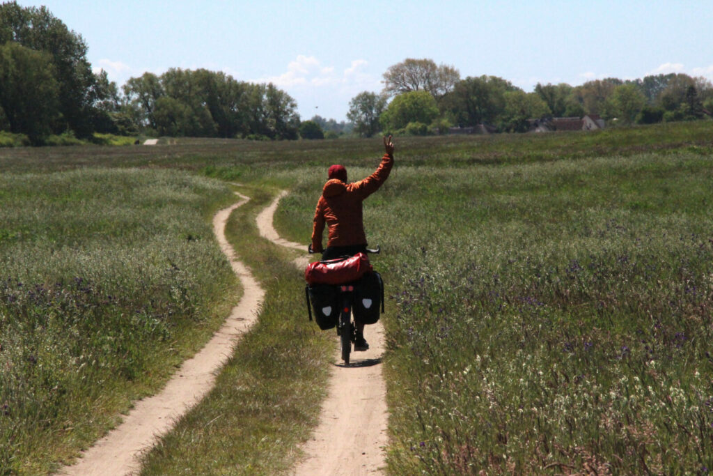Sacoches ou remorque en voyage à vélo ?