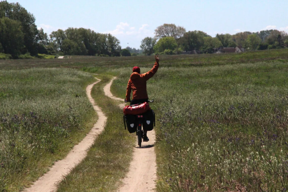 Sacoches ou remorque en voyage à vélo ?