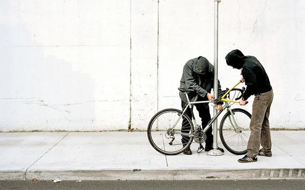 Attacher son vélo en ville ou chez soi : tous nos conseils