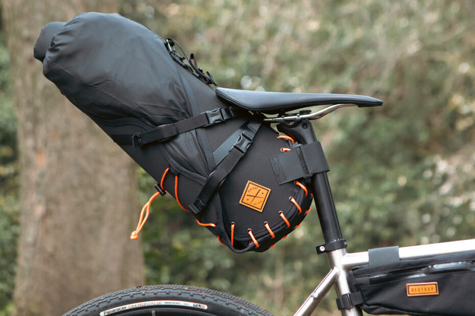 Selle de vélo avec housse de protection et matériel de fixation - Outspot