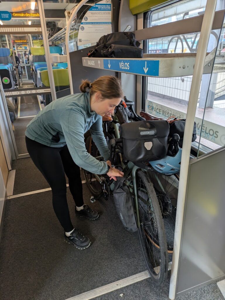 La Vélobuissonnière V44 — itinéraire vélo de 240km entre Saumur et Alençon