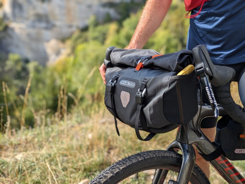 Les meilleures sacoches guidon vélo : comparatif 2025