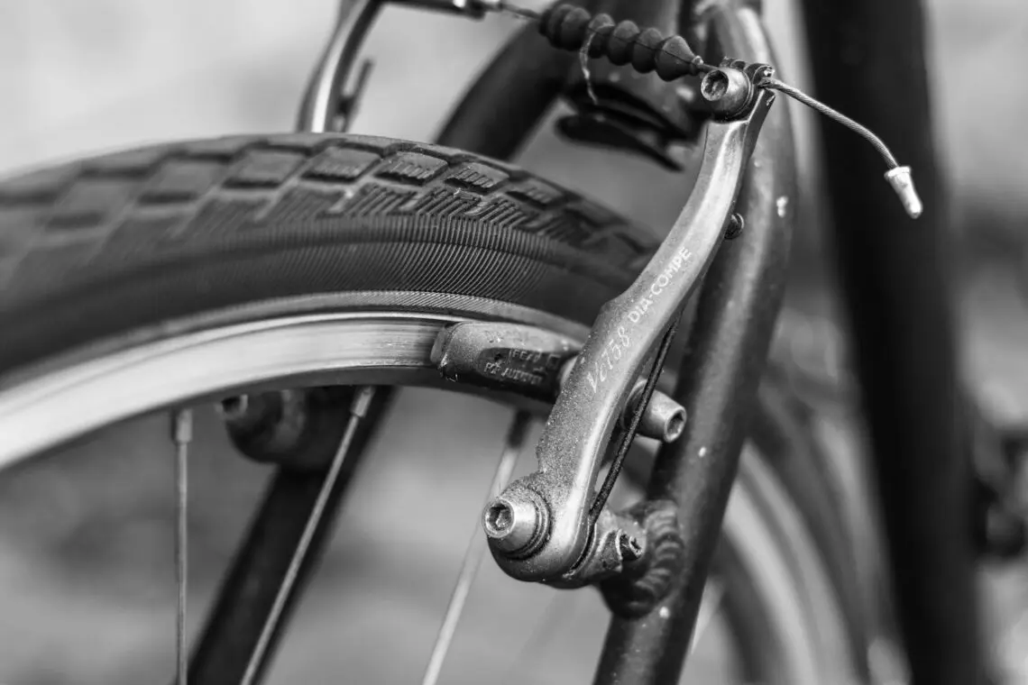 Frein sur jante monté sur la roue avant d un vélo