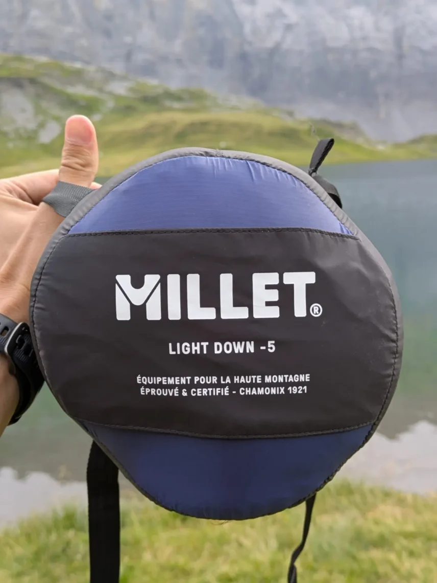 Marquage Millet Light Down -5 sur le fond du sac de compression