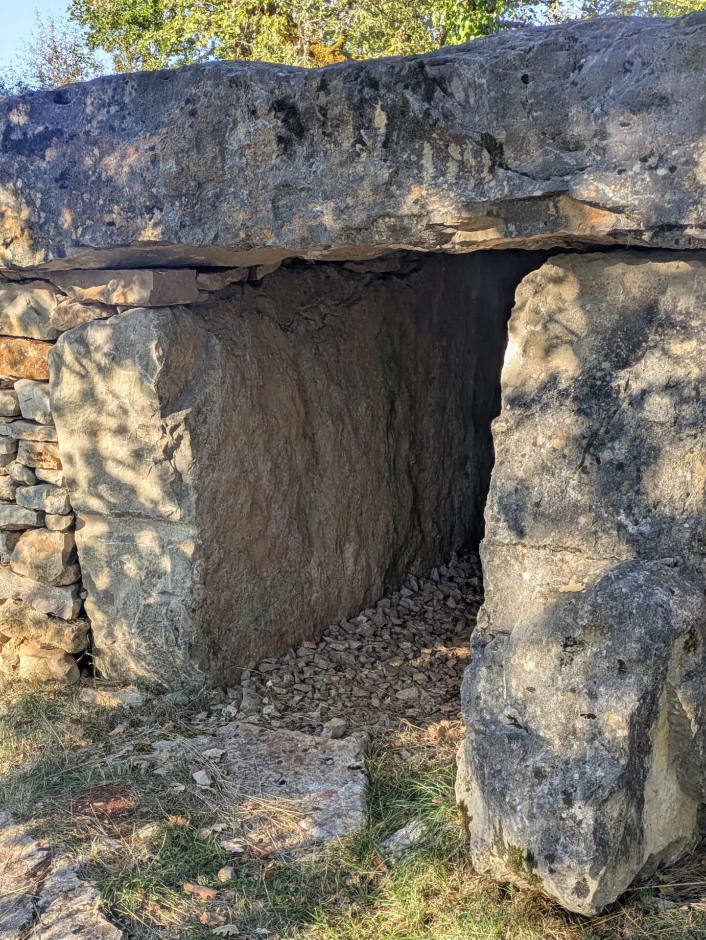 Un dolmen du causse près de Limogne-en-Quercy